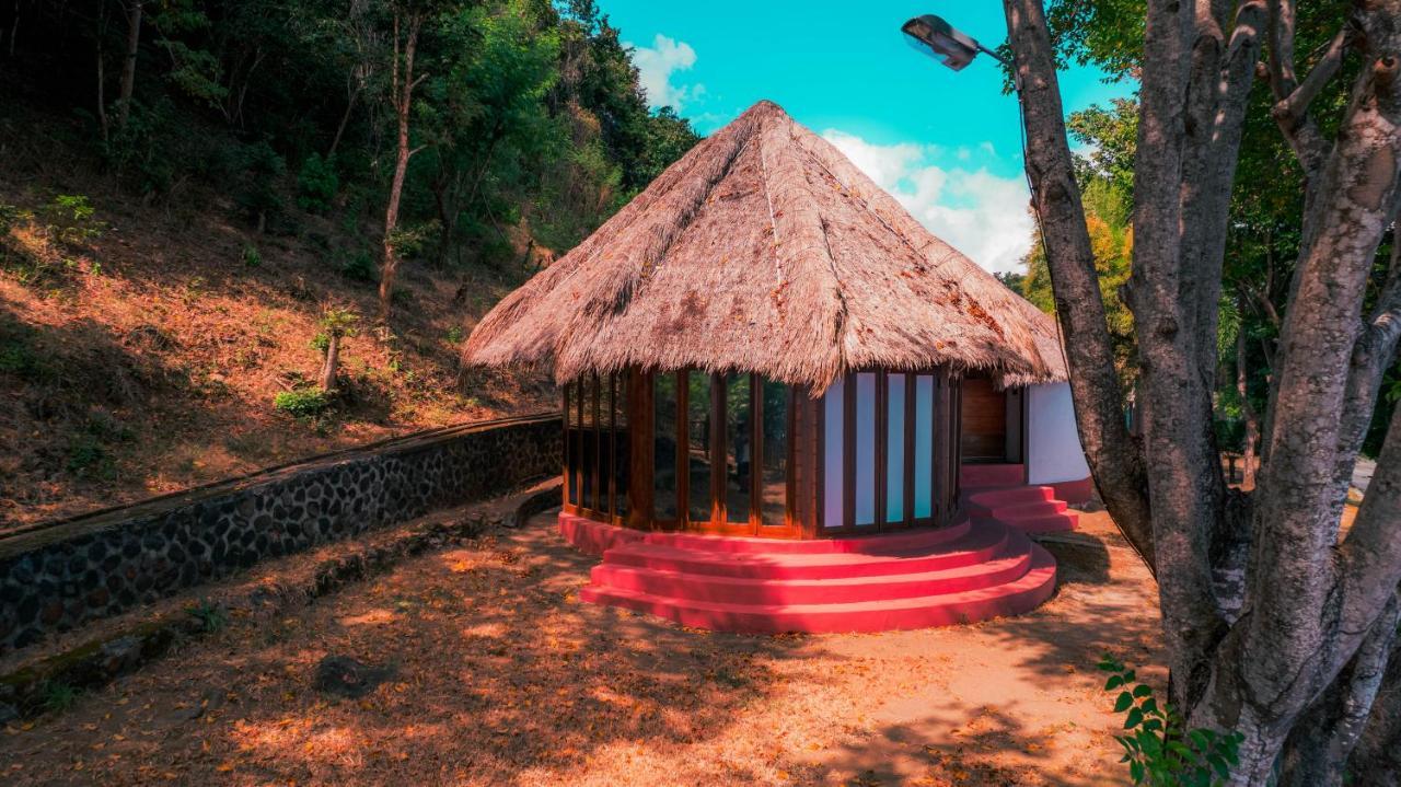 Khabita Beach Resort Lembar  Exterior foto